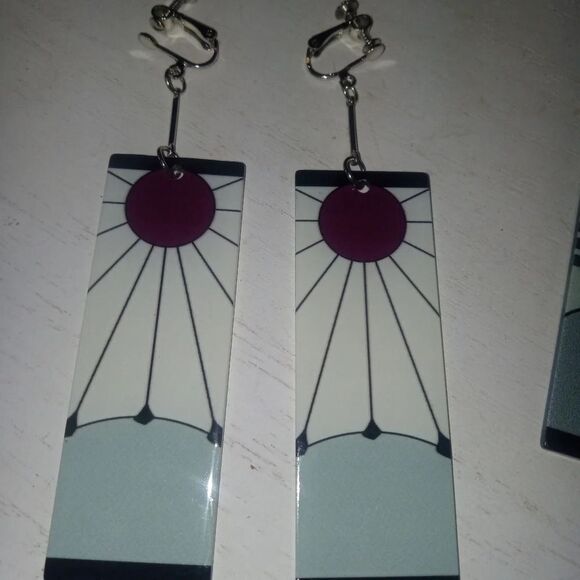 Cute screw back‎ earrings - Picture 2 of 3
